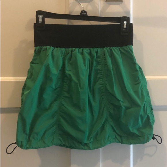 Burberry Sport Green Bottom Cinch Skirt size 4 - Picture 4 of 9